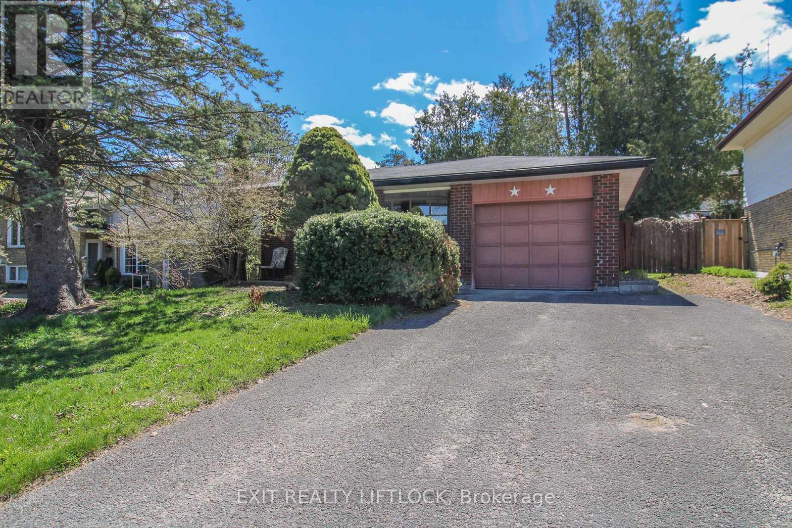 1139 DANITA BOULEVARD - Photo 2