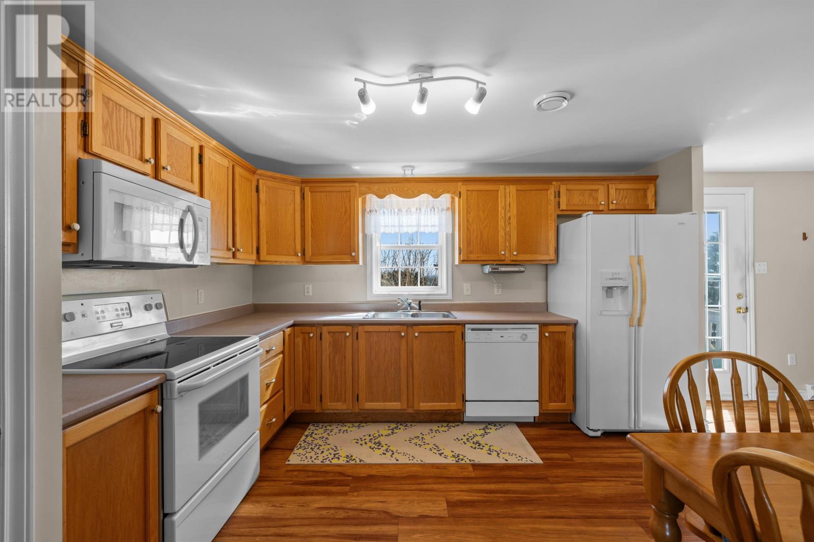 19 MACPHEE Avenue - Photo 3