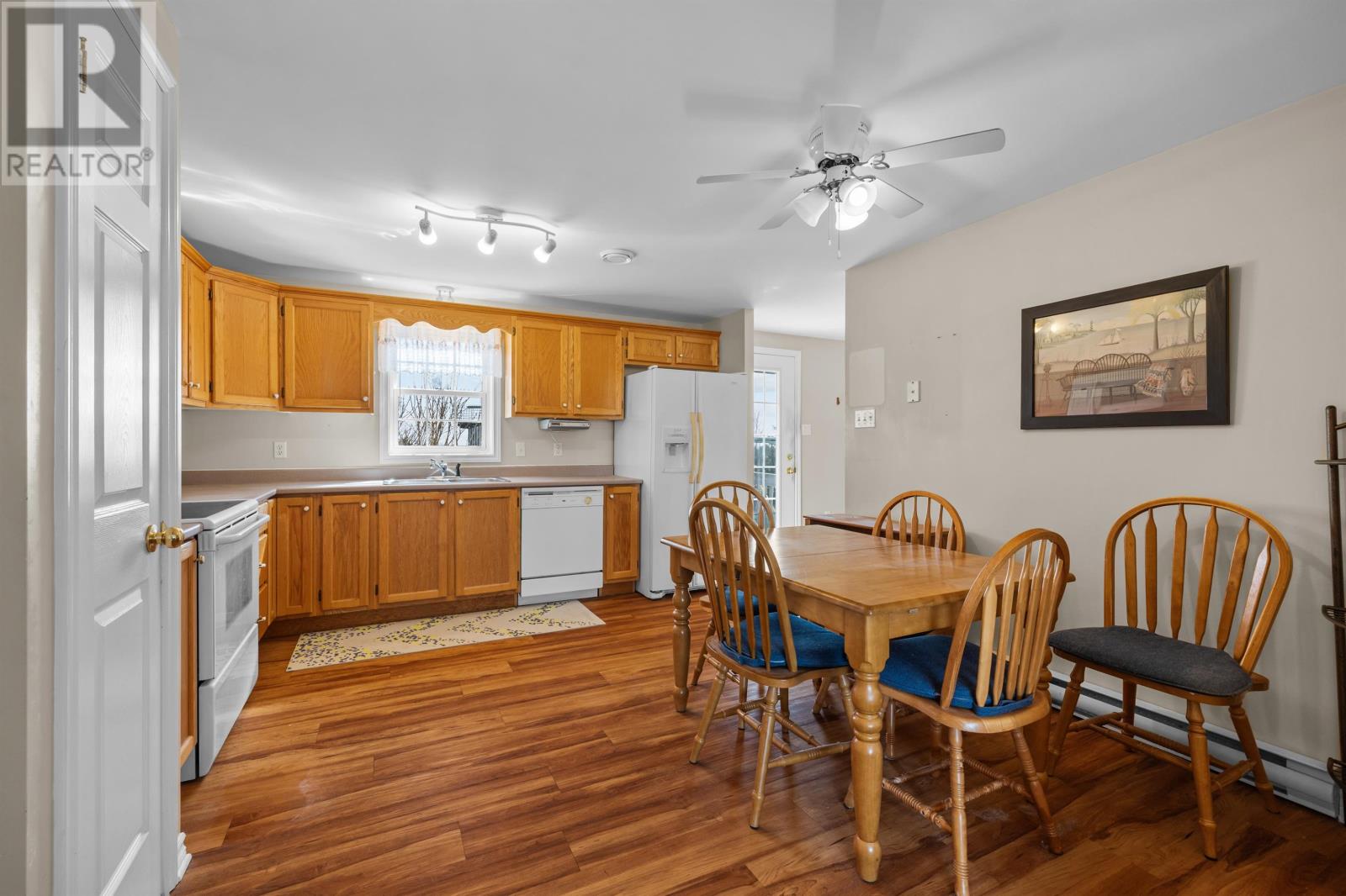 19 MACPHEE Avenue - Photo 4