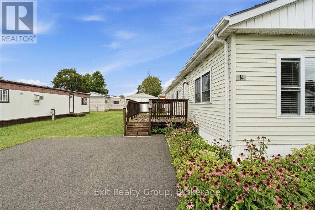 14 NIGHTINGALE LANE - Photo 2