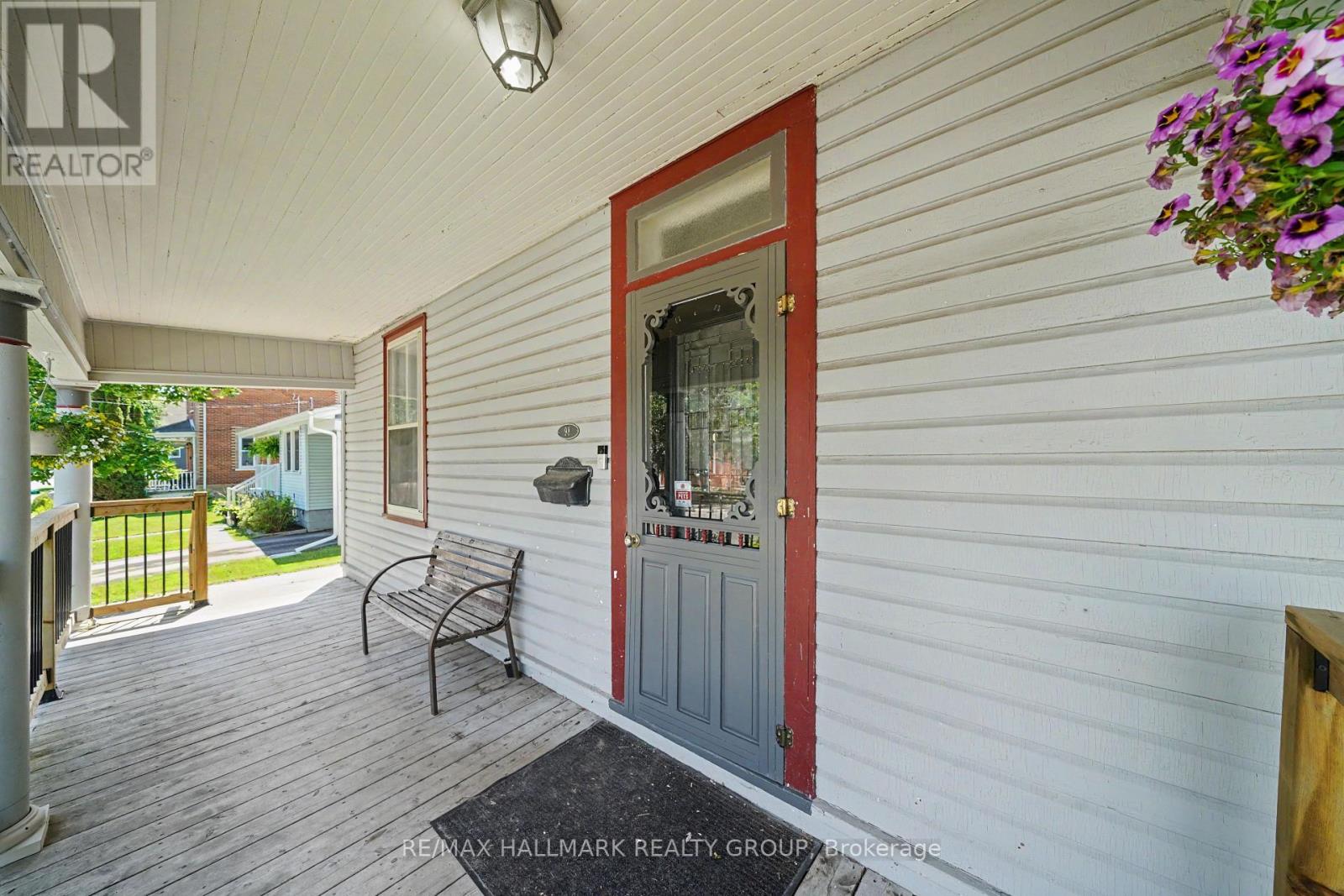 98 DRUMMOND STREET E