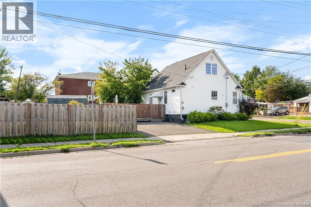 44 Sherrard Avenue - Photo 3