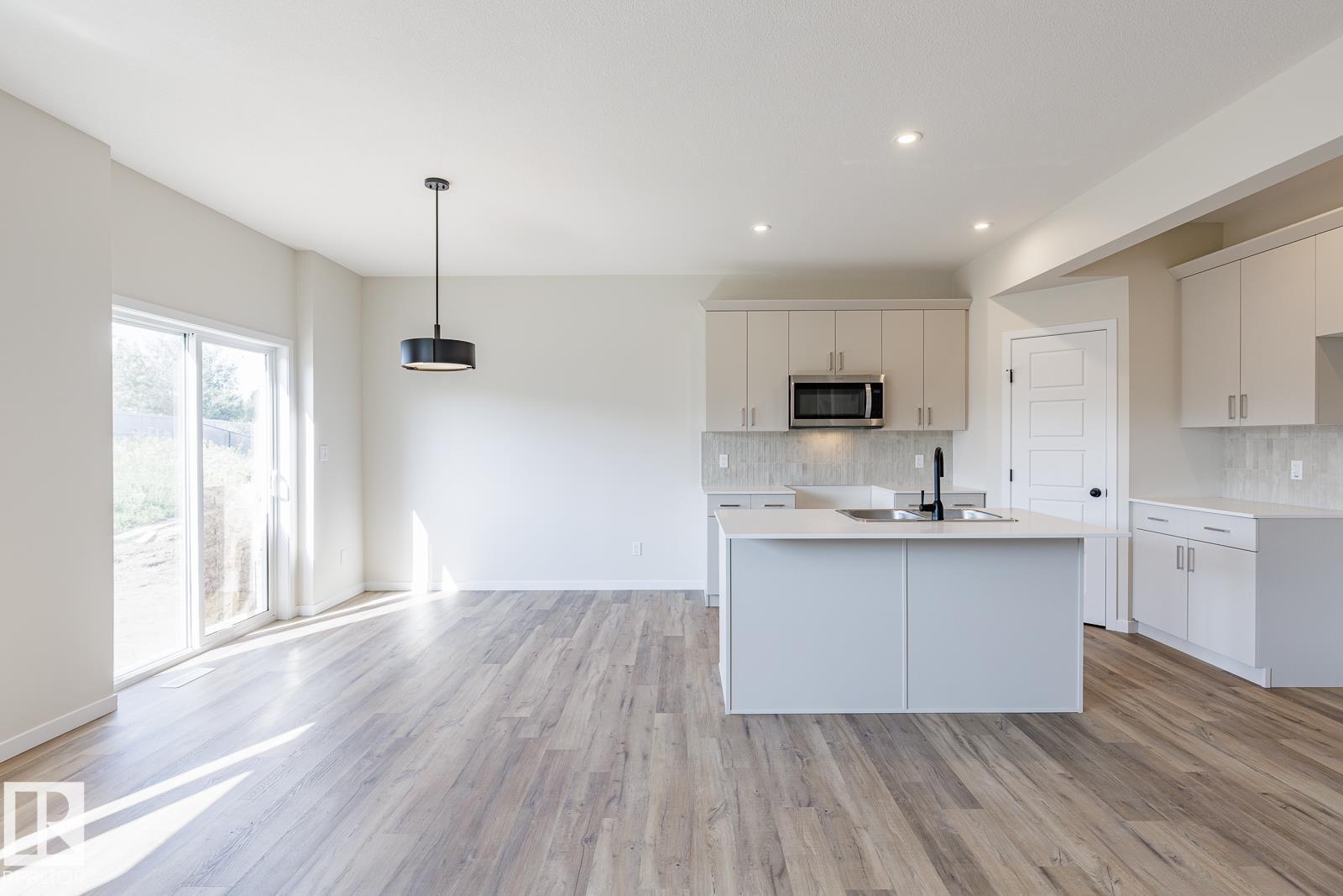 99 SILVERSTONE DR