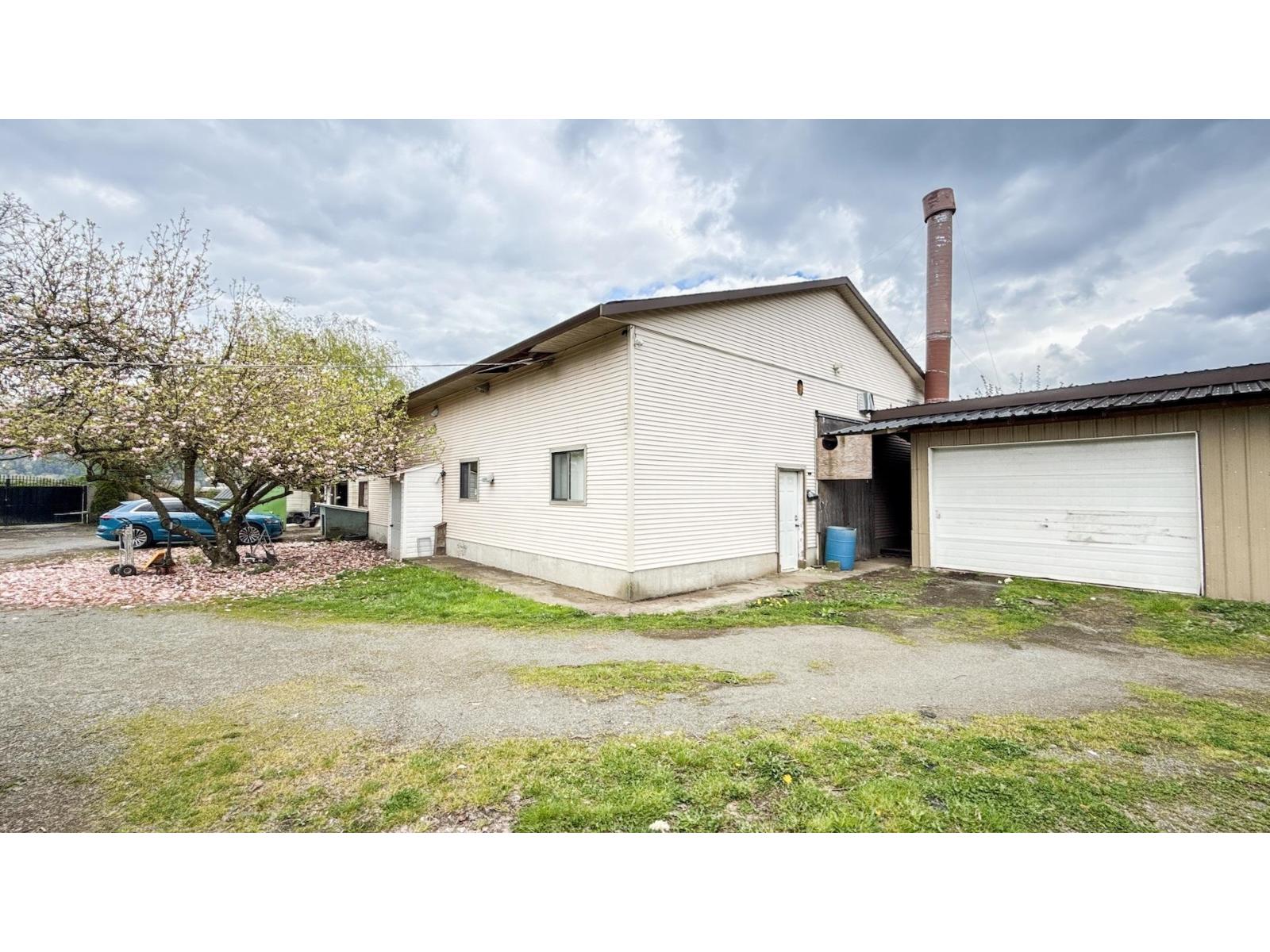 6390 PIONEER AVENUE, Agassiz