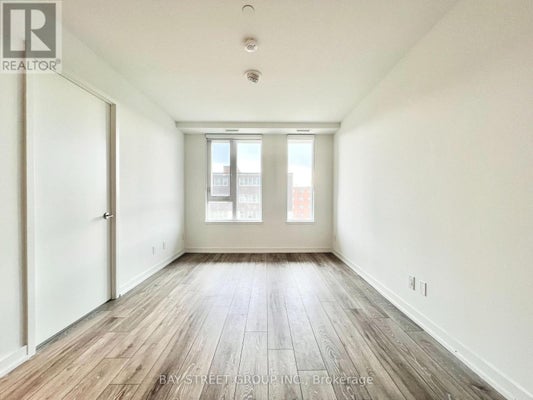 209 - 11 Maryport Ave, Toronto (Downsview-Roding-Cfb), ON 5