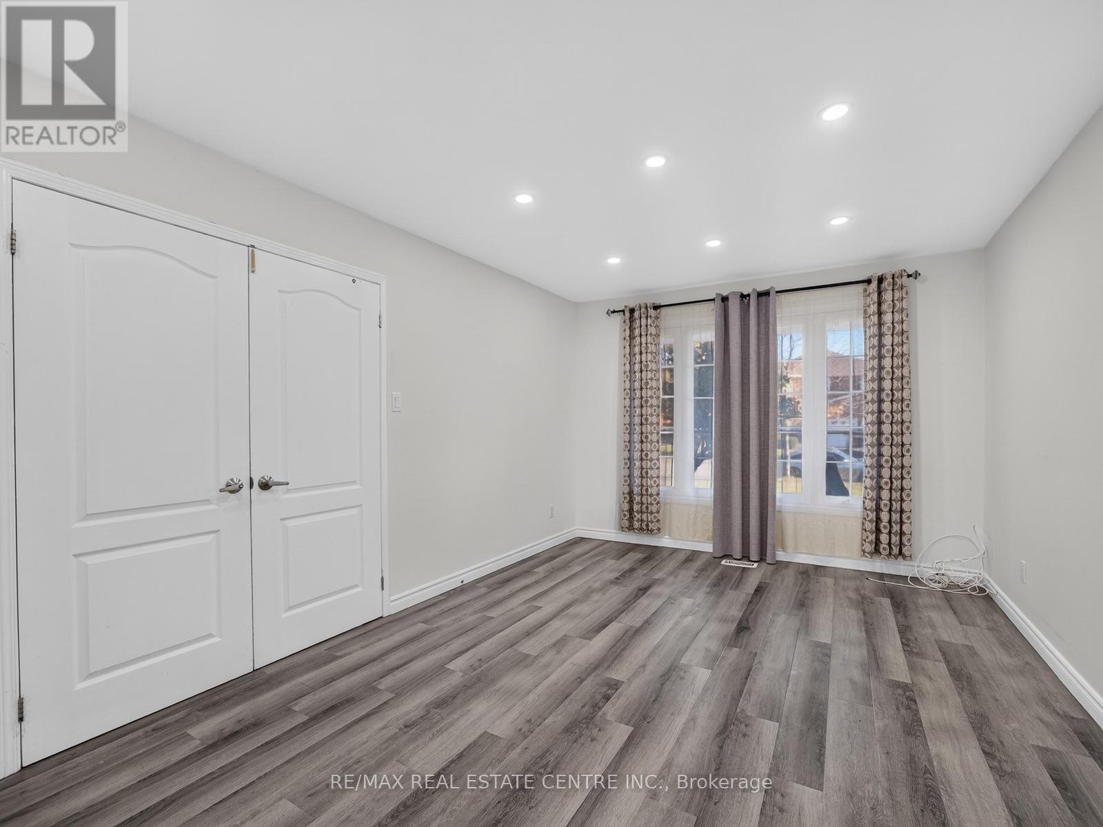 15 HEDGEROW AVENUE