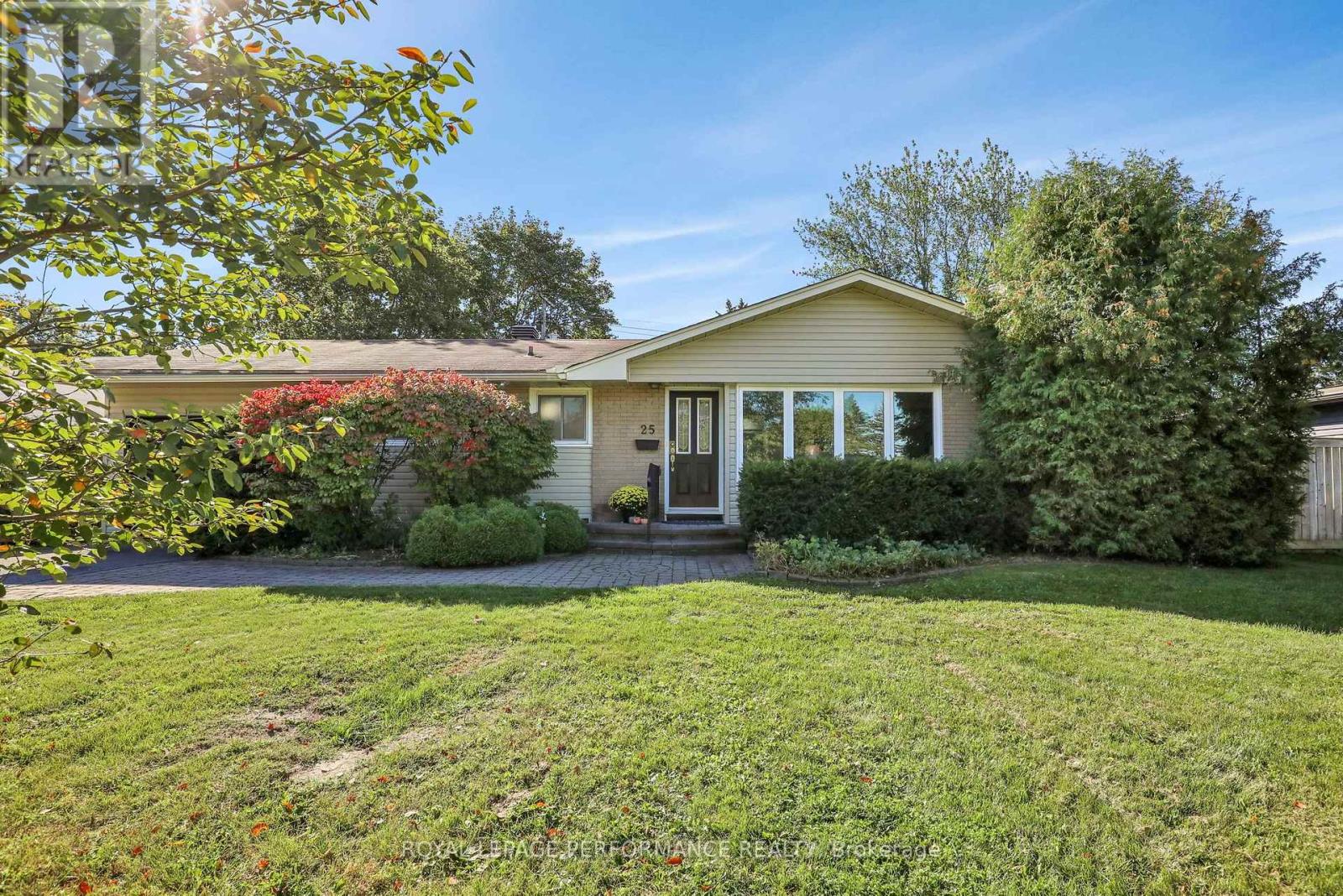 25 THORNCLIFF PLACE