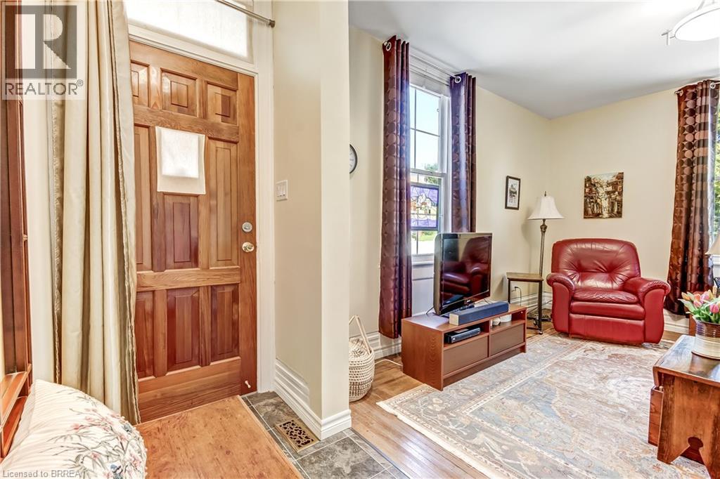 6 TOLHURST Avenue