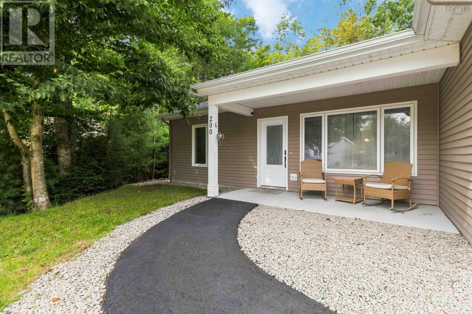 200 Winburn Avenue - Photo 2