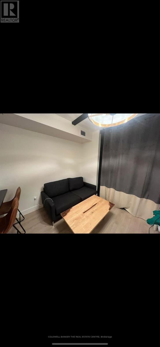 522 - 145 COLUMBIA STREET W