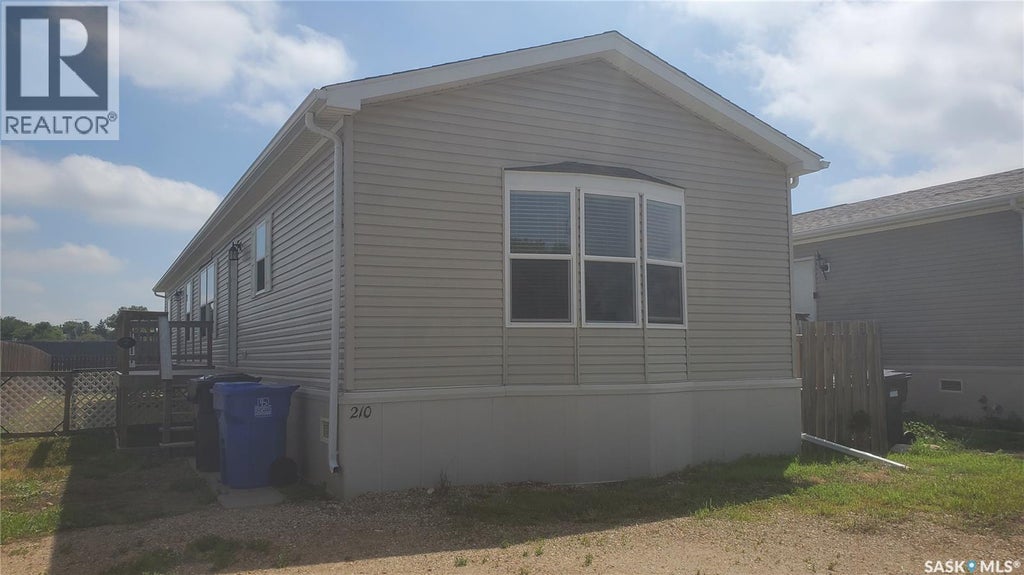 210 BROWNLEE STREET, WEYBURN, SK S4H 3P4 - Image 3984994503.jpeg?d=l