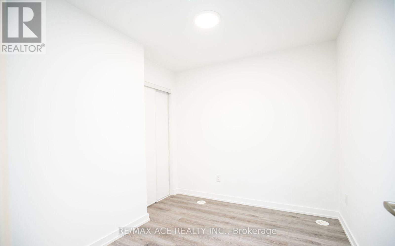 105 - 3686 ST CLAIR AVENUE E