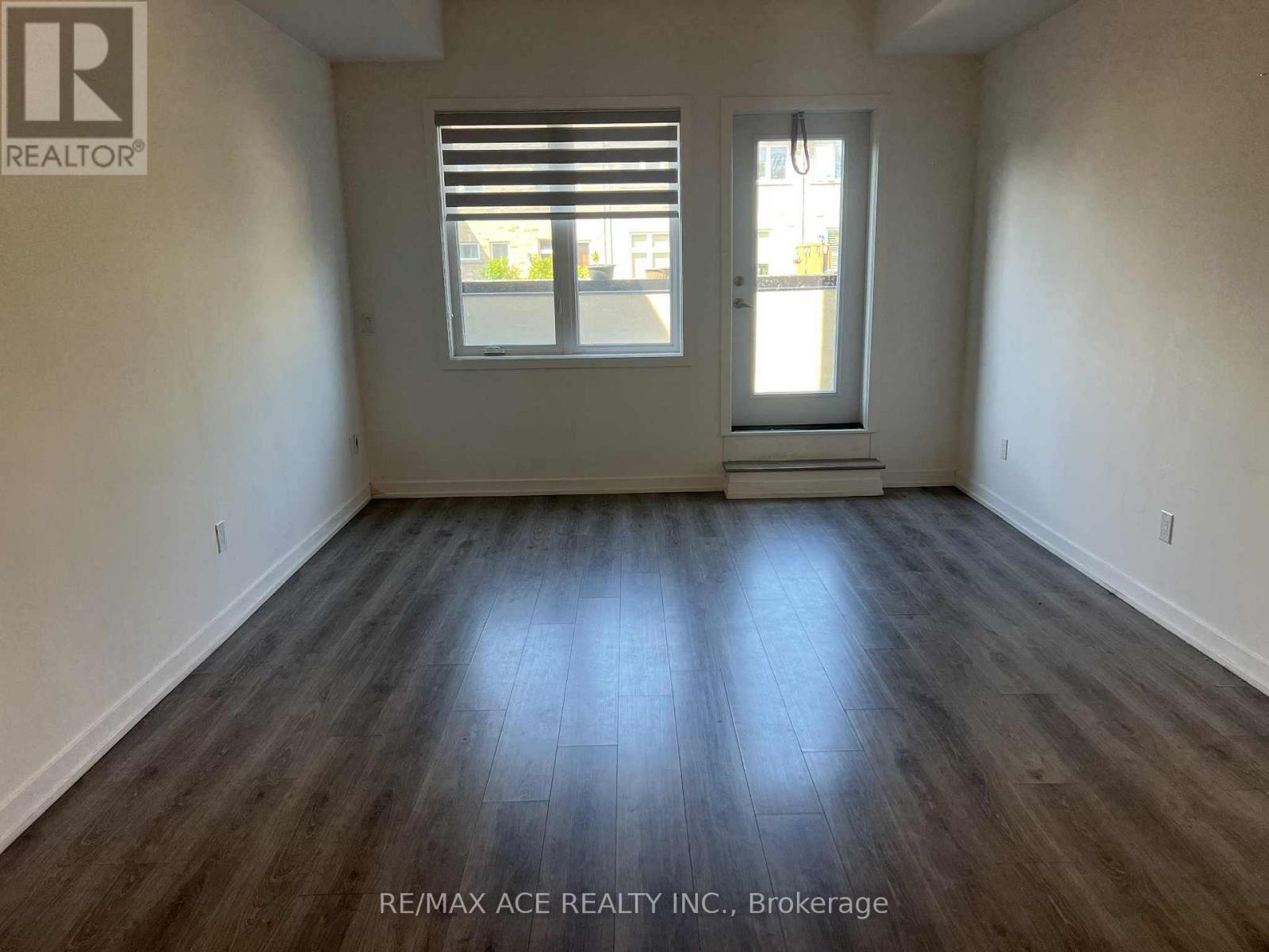 105 - 3686 ST CLAIR AVENUE E