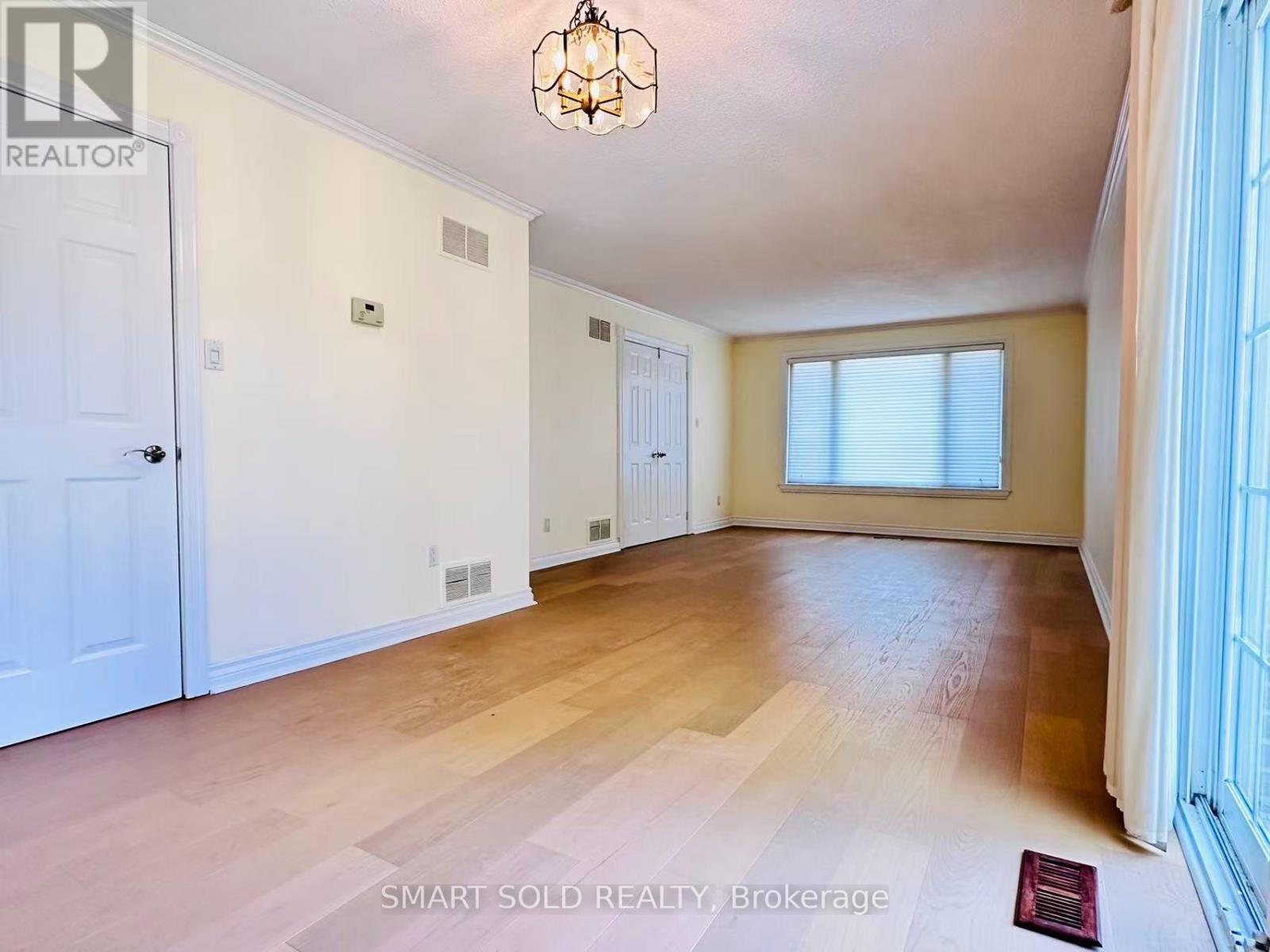 MAIN & UPPER FLOOR - 22 HEMINGWAY CRESCENT