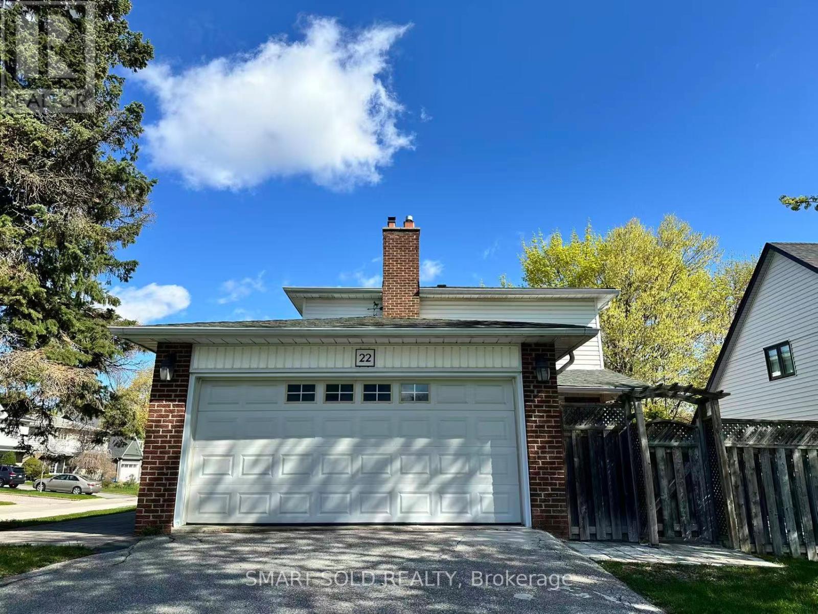 MAIN & UPPER FLOOR - 22 HEMINGWAY CRESCENT