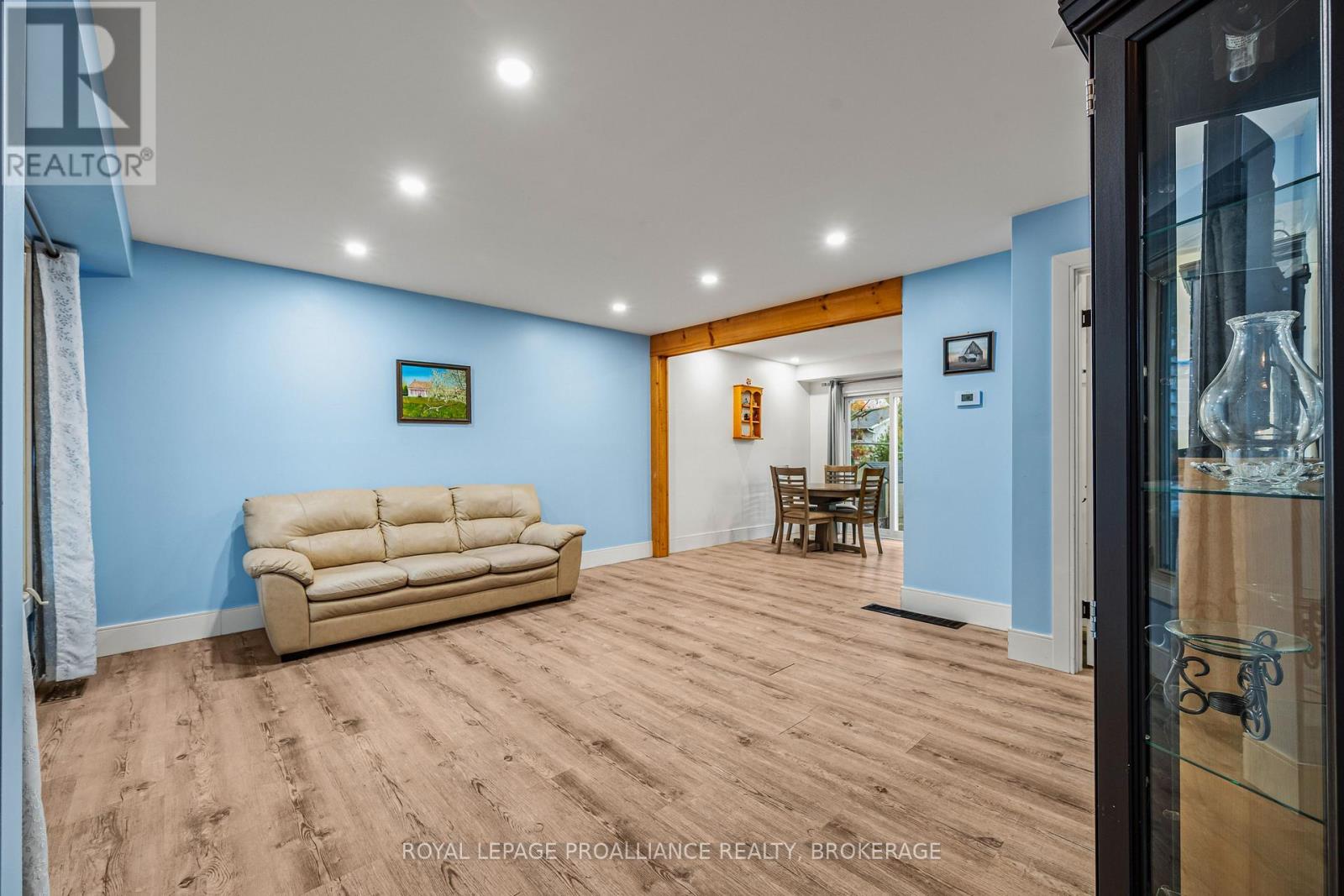 879 BEACONHILL COURT