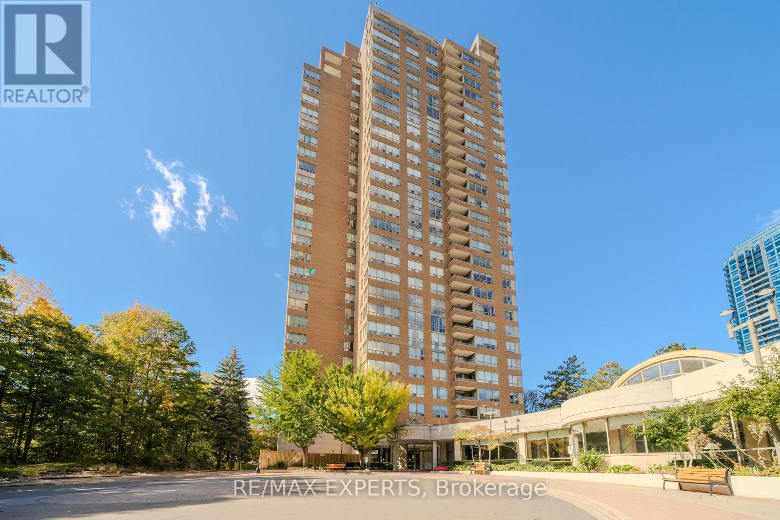 802 - 215 WYNFORD DRIVE