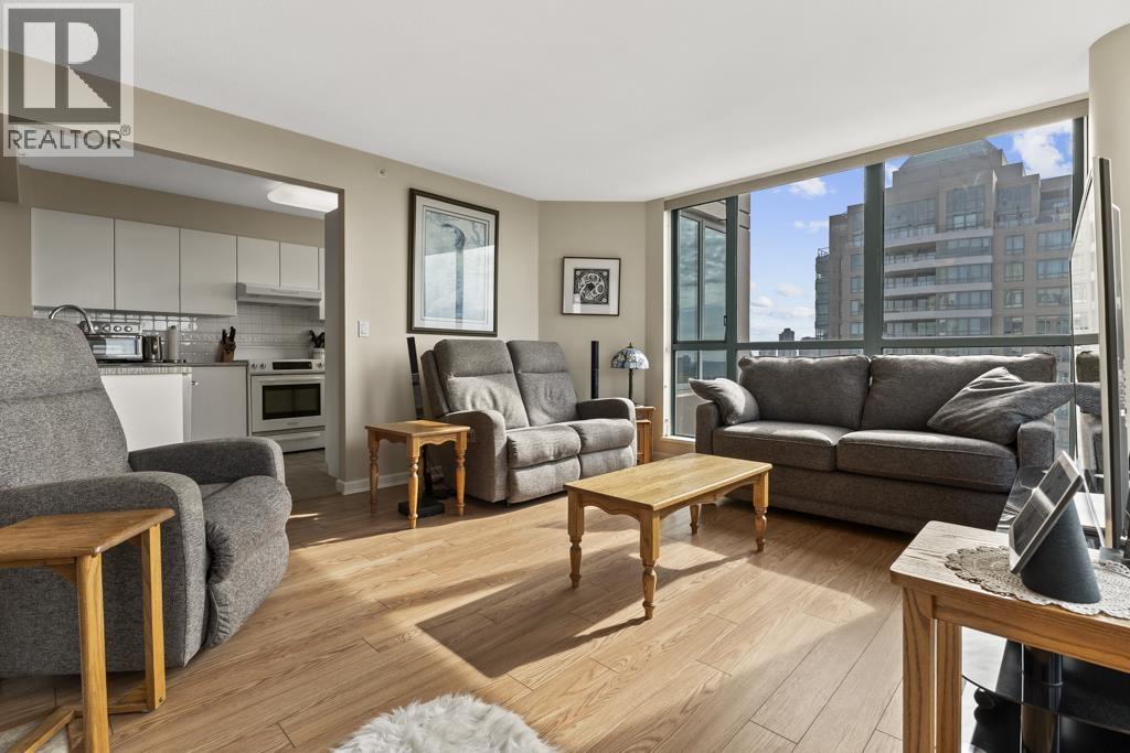 1703 6611 SOUTHOAKS CRESCENT