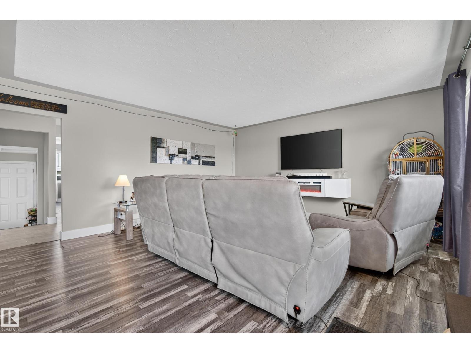13512 111 ST NW