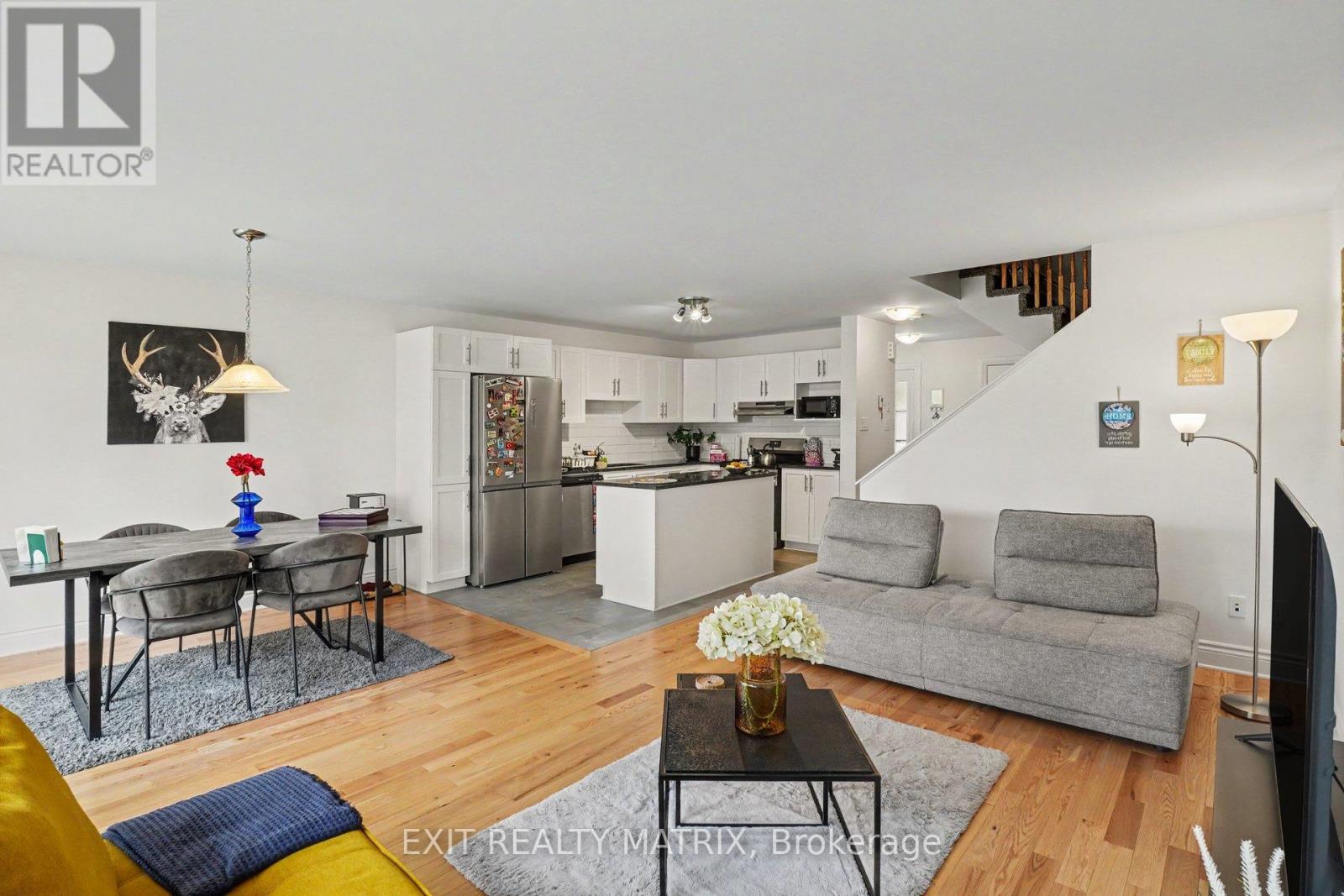 314 DION AVENUE - Photo 4
