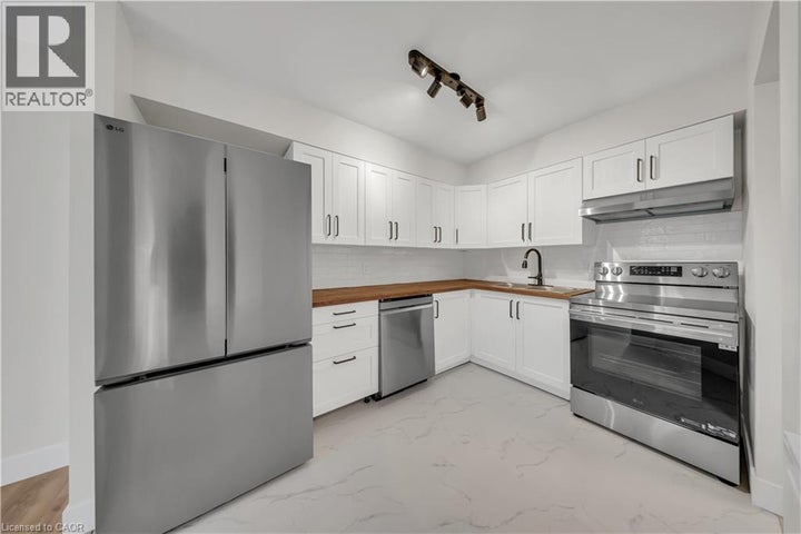 Photo 1 of 50 — 3085 KINGSWAY Drive Unit# 21, Kitchener, ON N2C 2P1