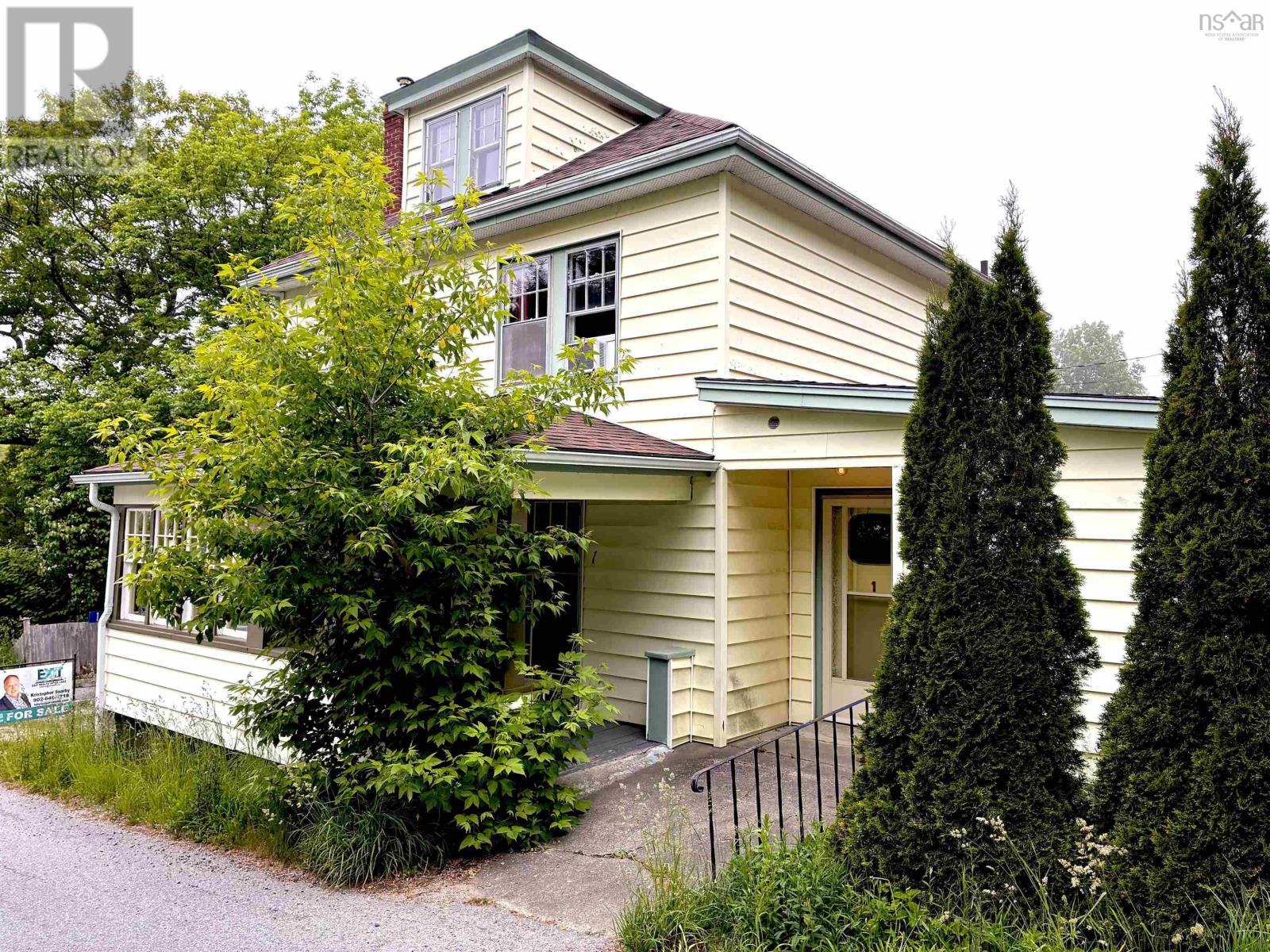 1 DEXTER Avenue - Photo 2