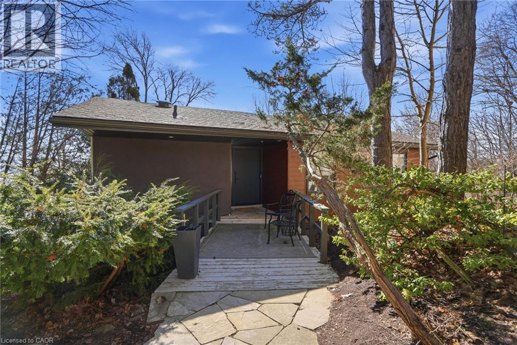 868 DANFORTH Place