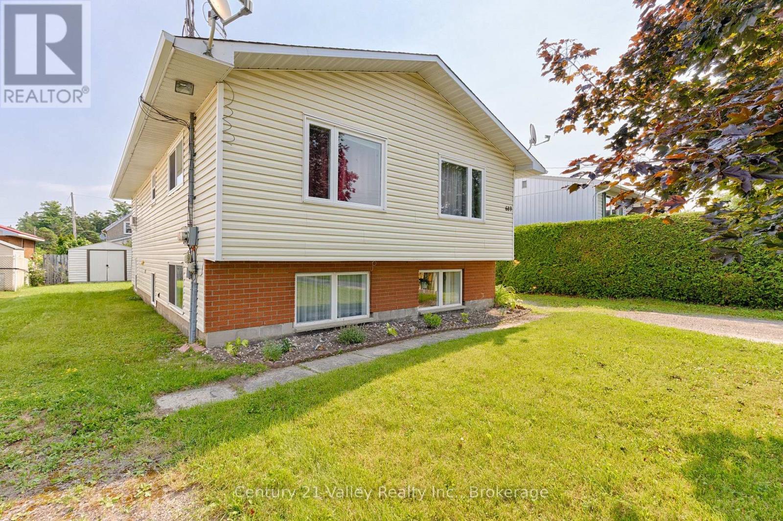 689 FOURTH STREET