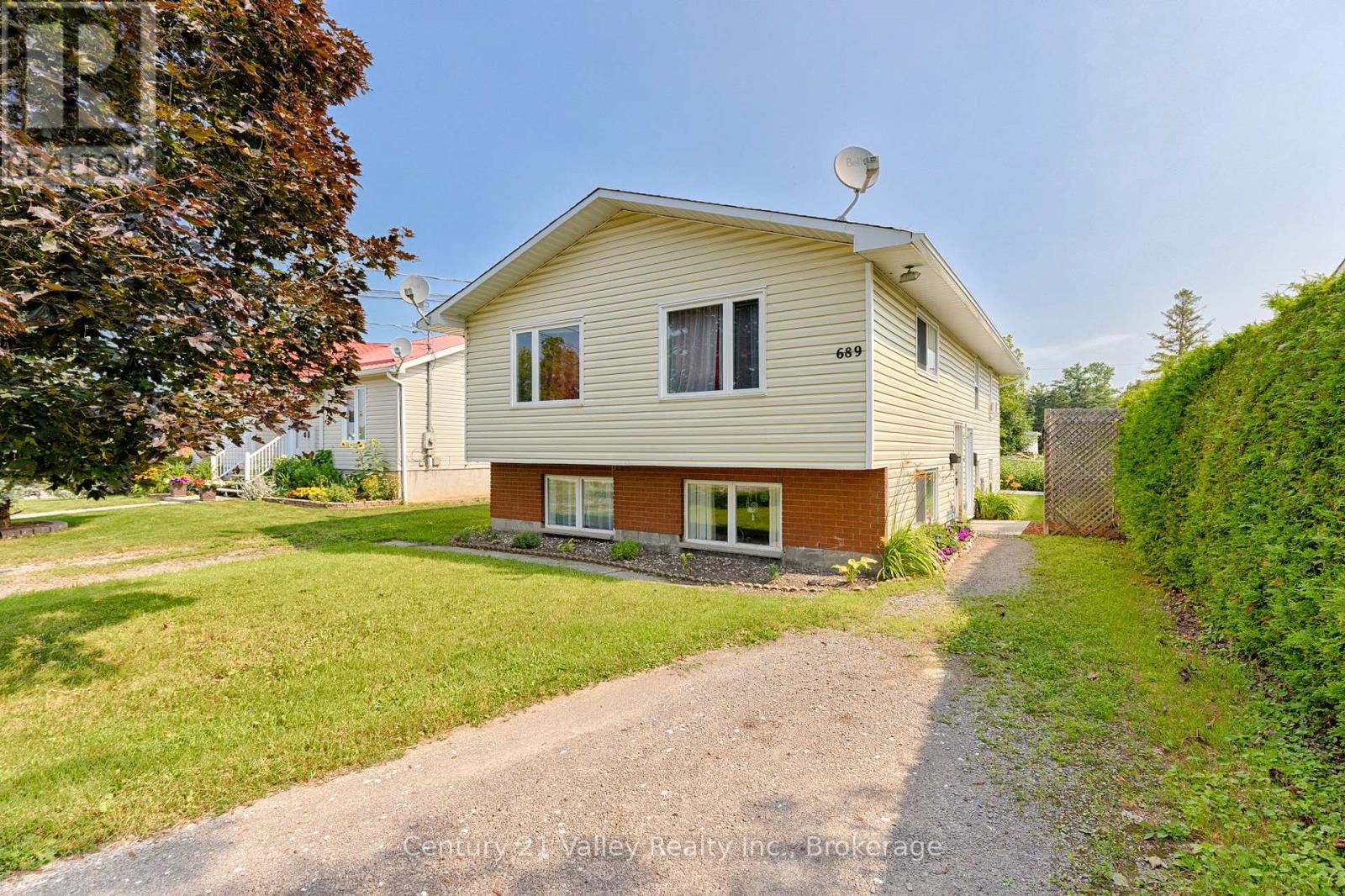 689 FOURTH STREET