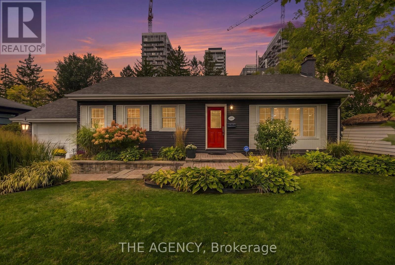 2101 EDINBURGH DRIVE