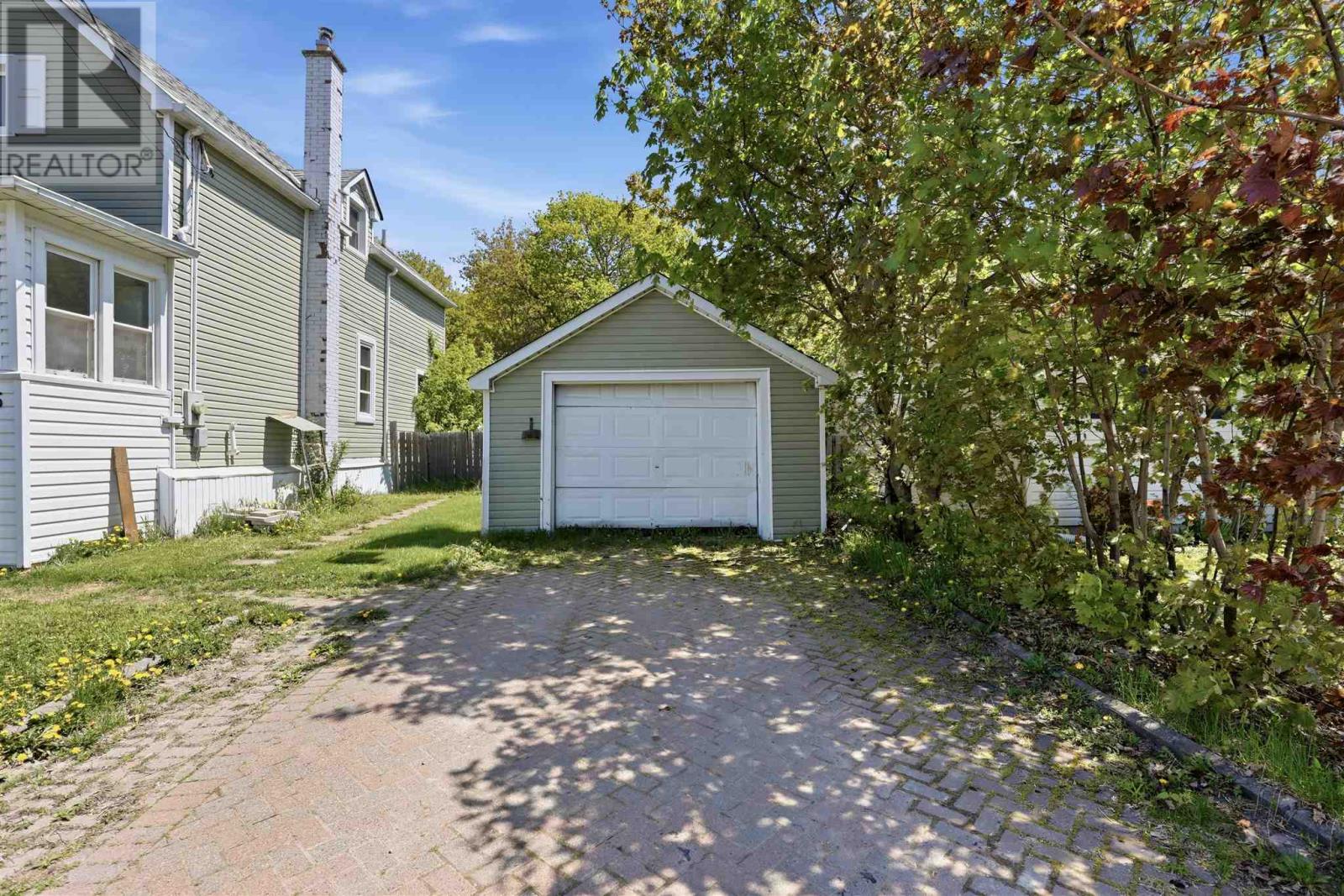 156 Walnut ST - Photo 3