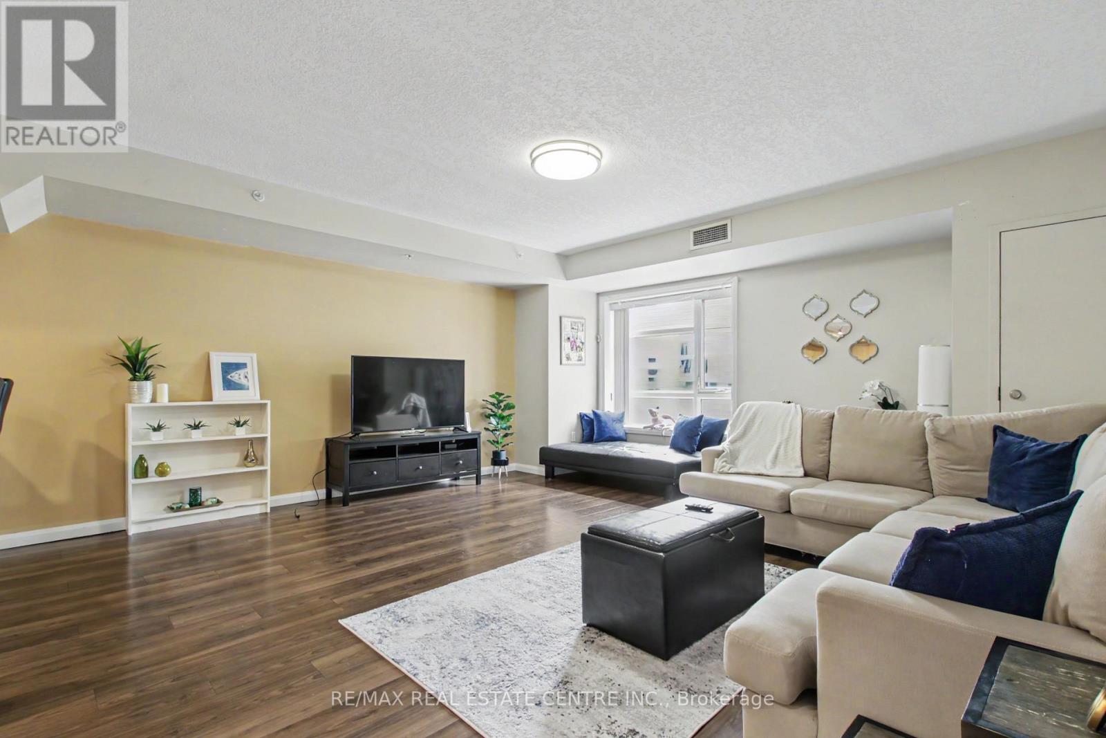 96 UNIVERSITY AVENUE W