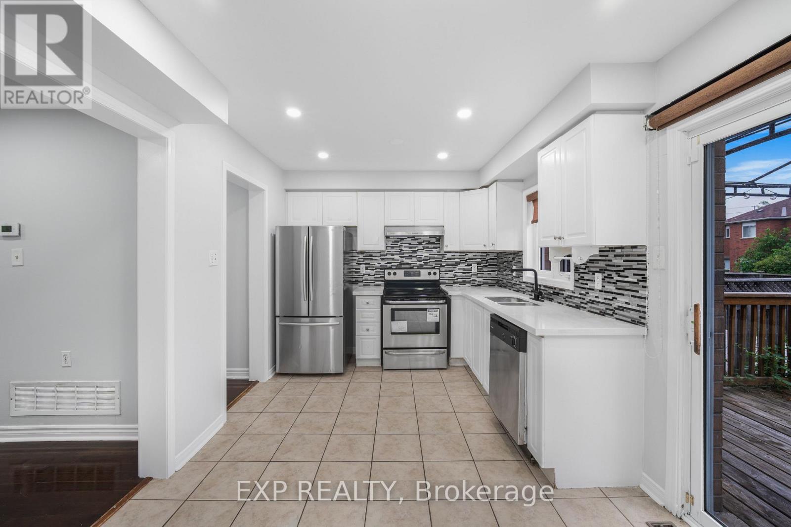 128 OLYMPIA CRESCENT
