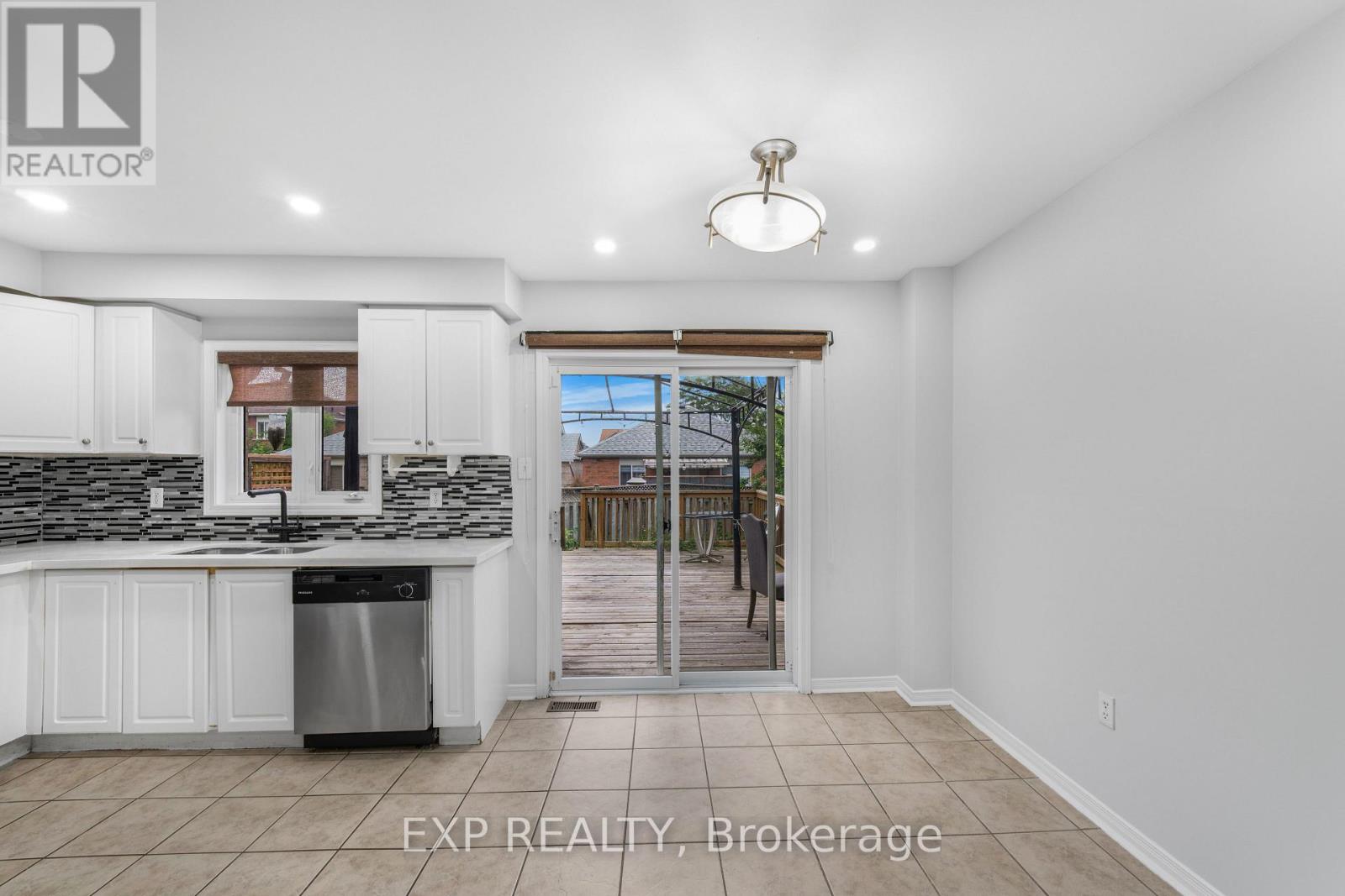128 OLYMPIA CRESCENT