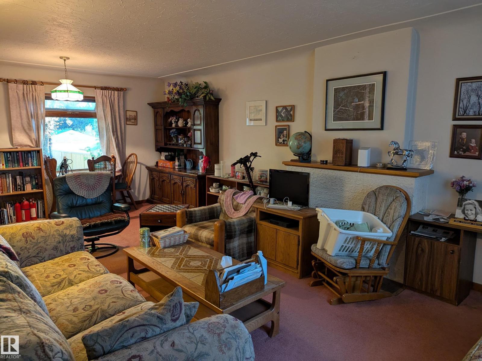 10965 76 AV NW