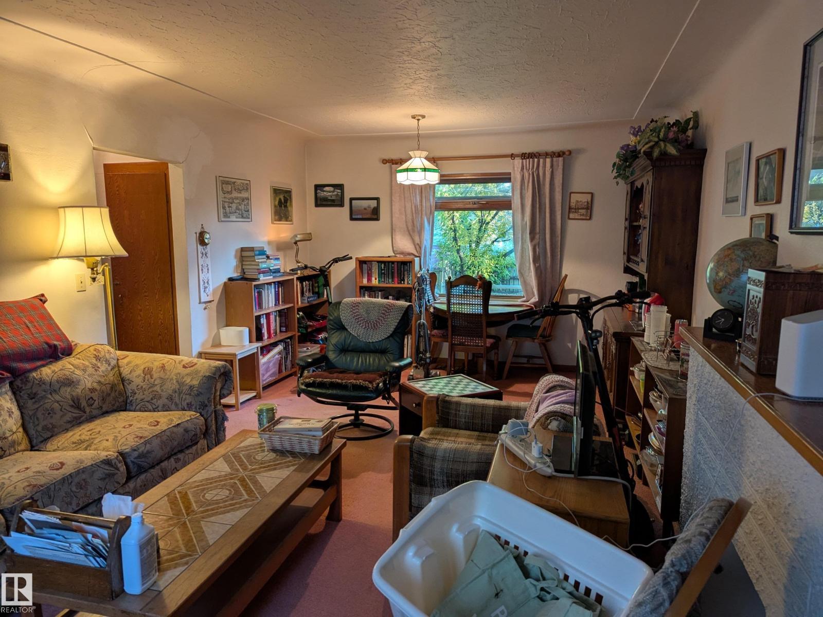 10965 76 AV NW