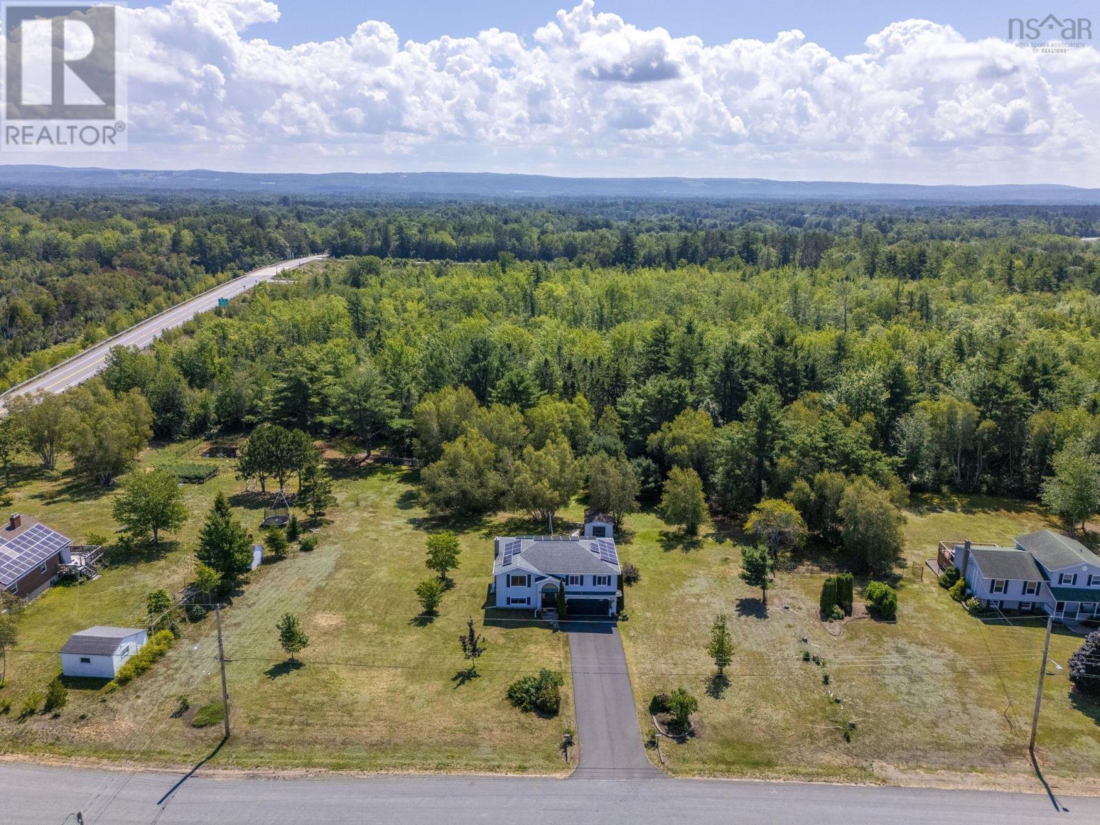 23 Dahlgren Crescent S