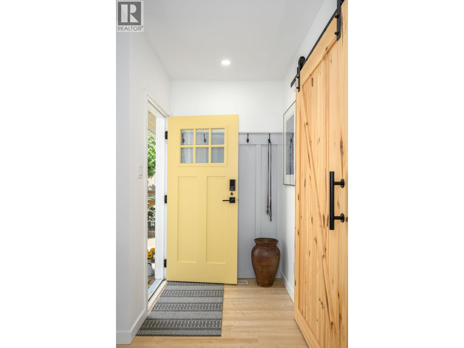 3248 BEVERLEY CRESCENT