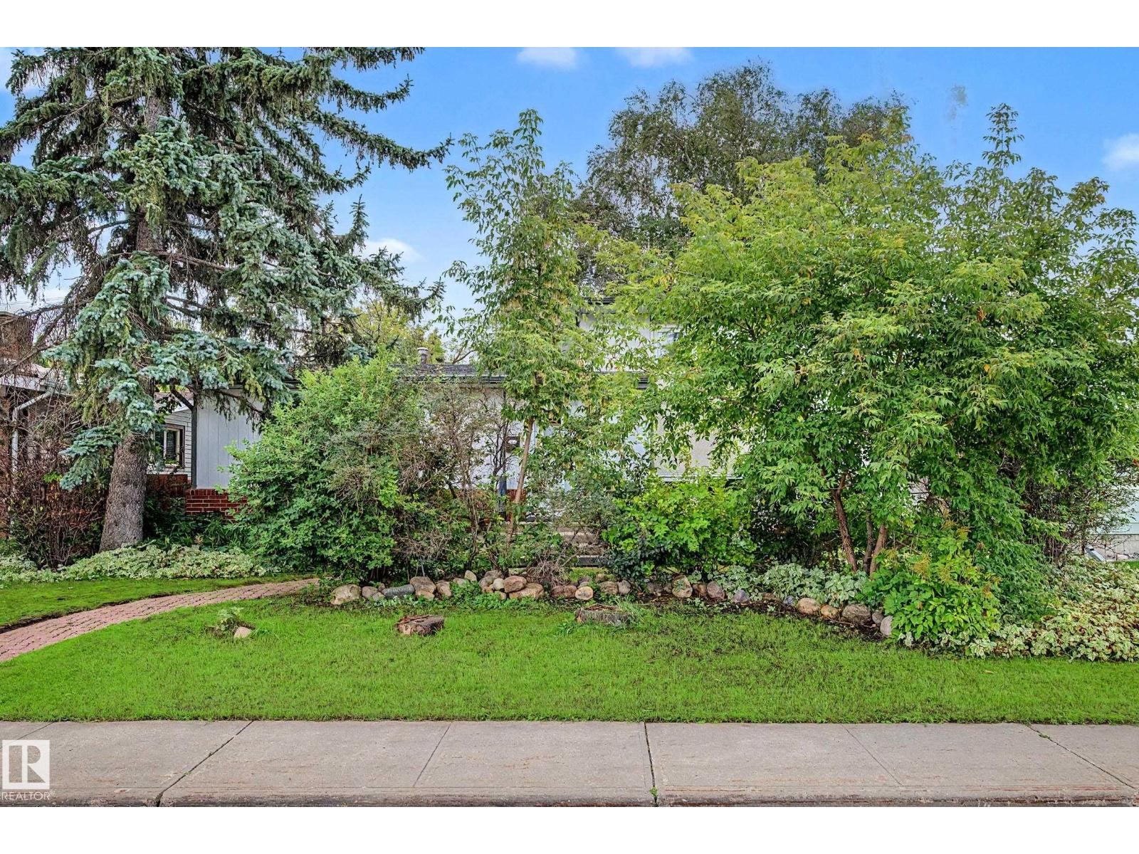 11431 51 AV NW