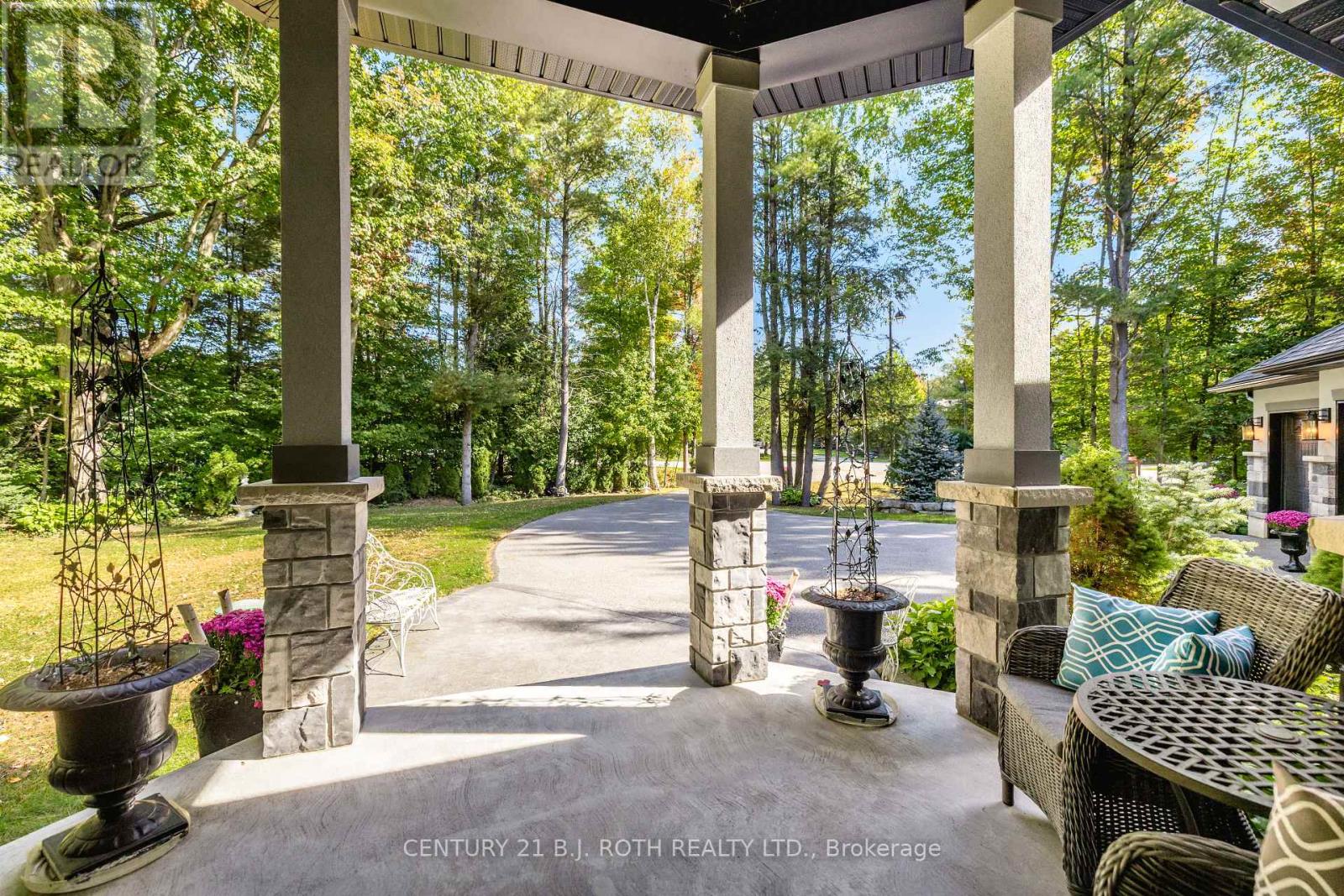 2 SYCAMORE CIRCLE