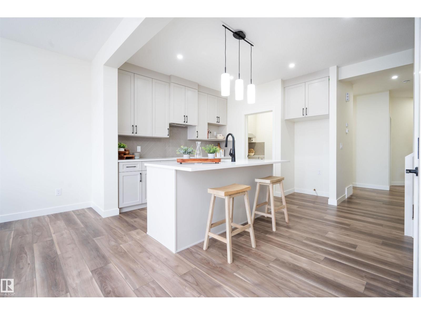 2623 5 AV SW