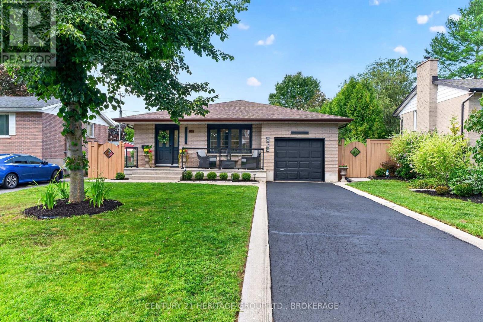 935 PEMBRIDGE CRESCENT