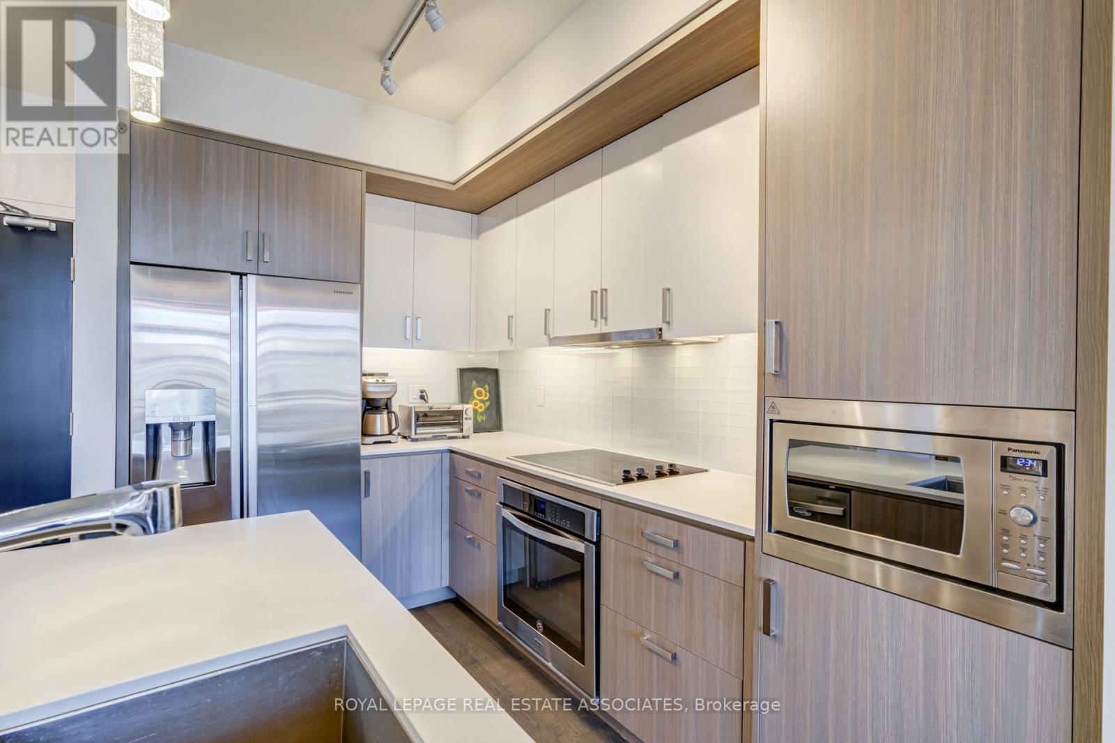 465 - 1575 LAKESHORE ROAD W