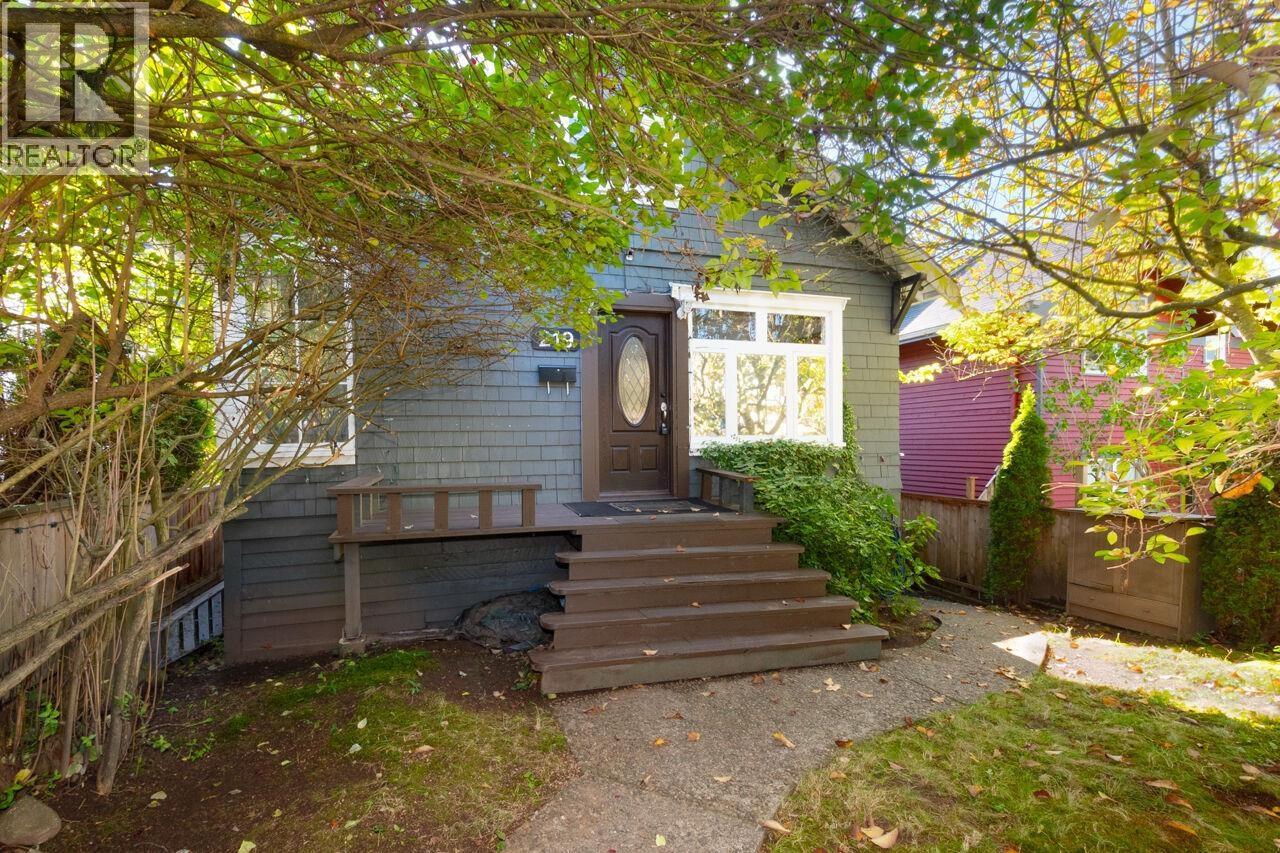 219 E 29TH STREET