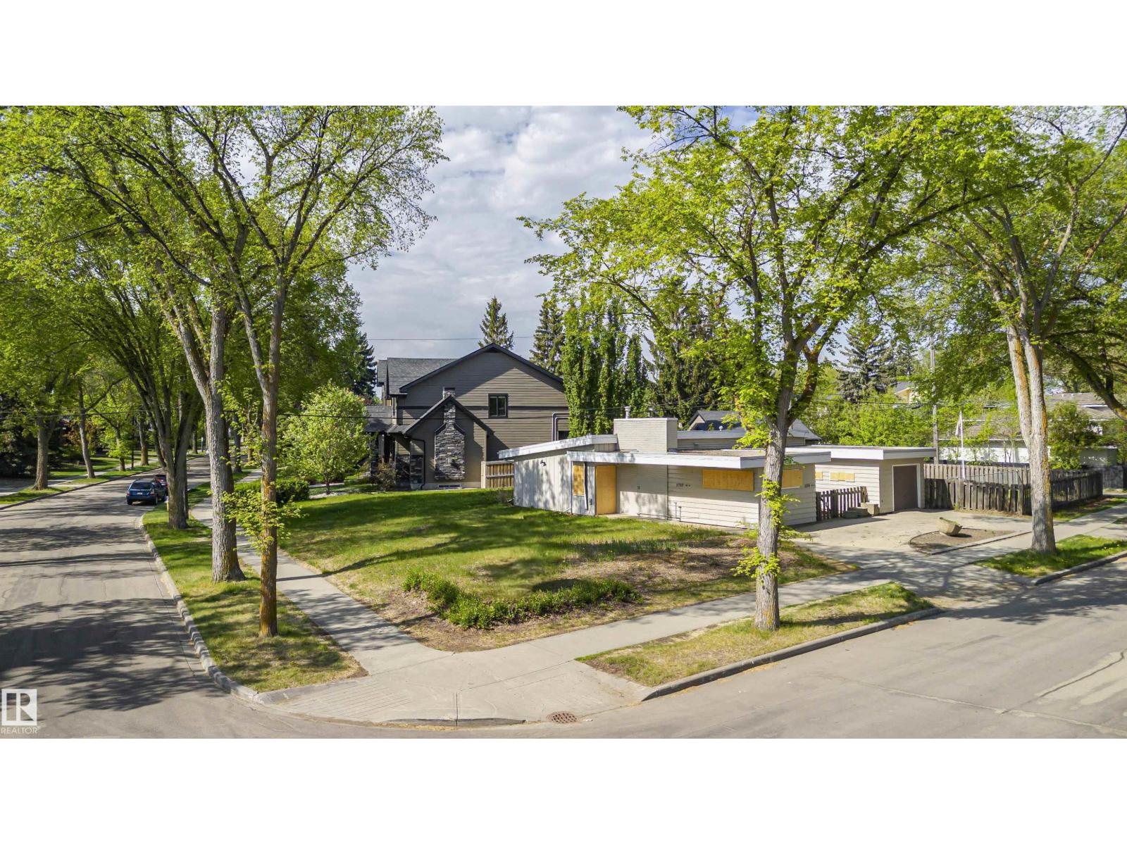 9788 146 ST NW