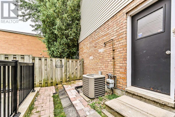 54 Chapel Park Sq, Toronto (Steeles), ON 2