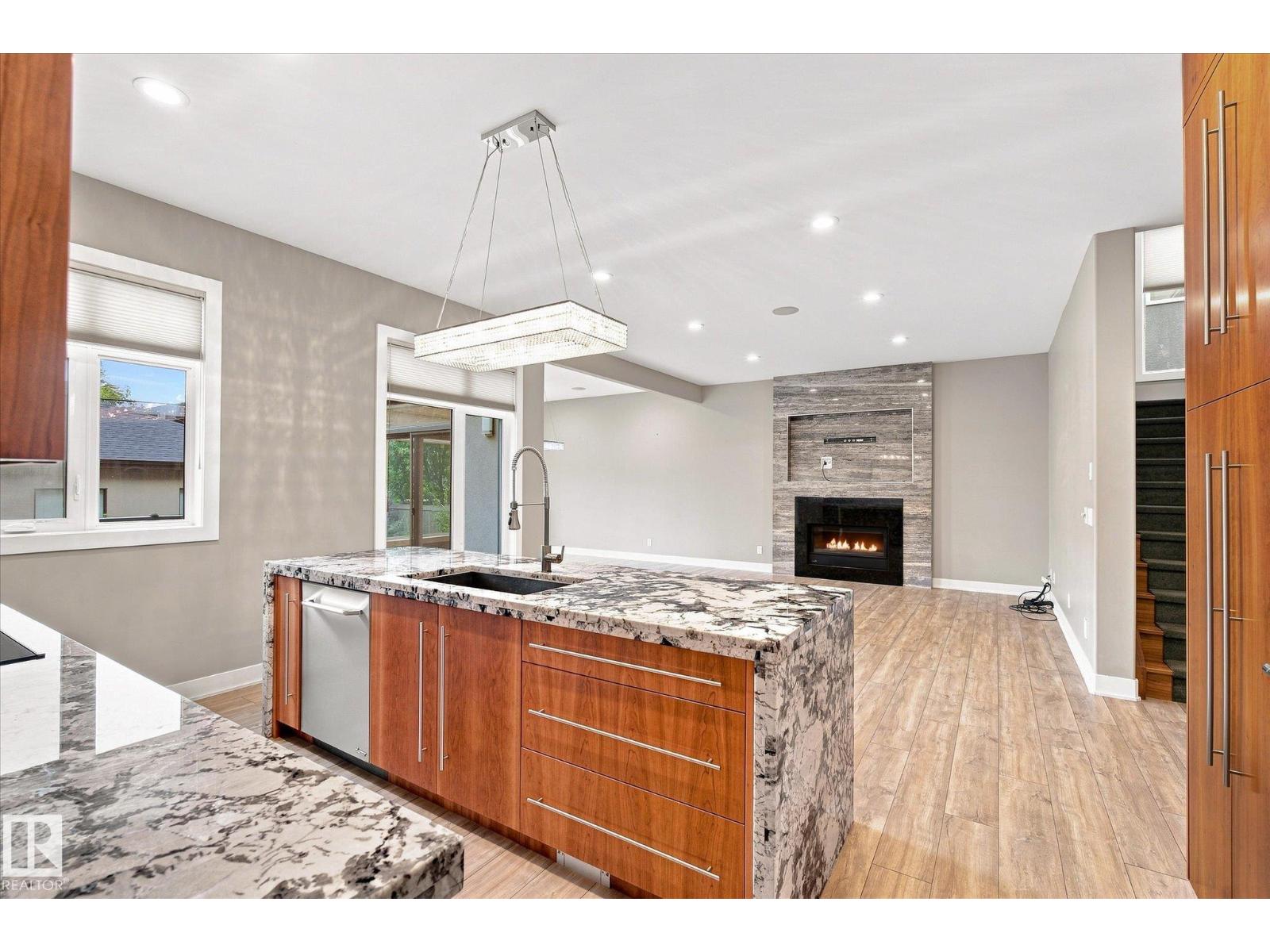10637 128 ST NW
