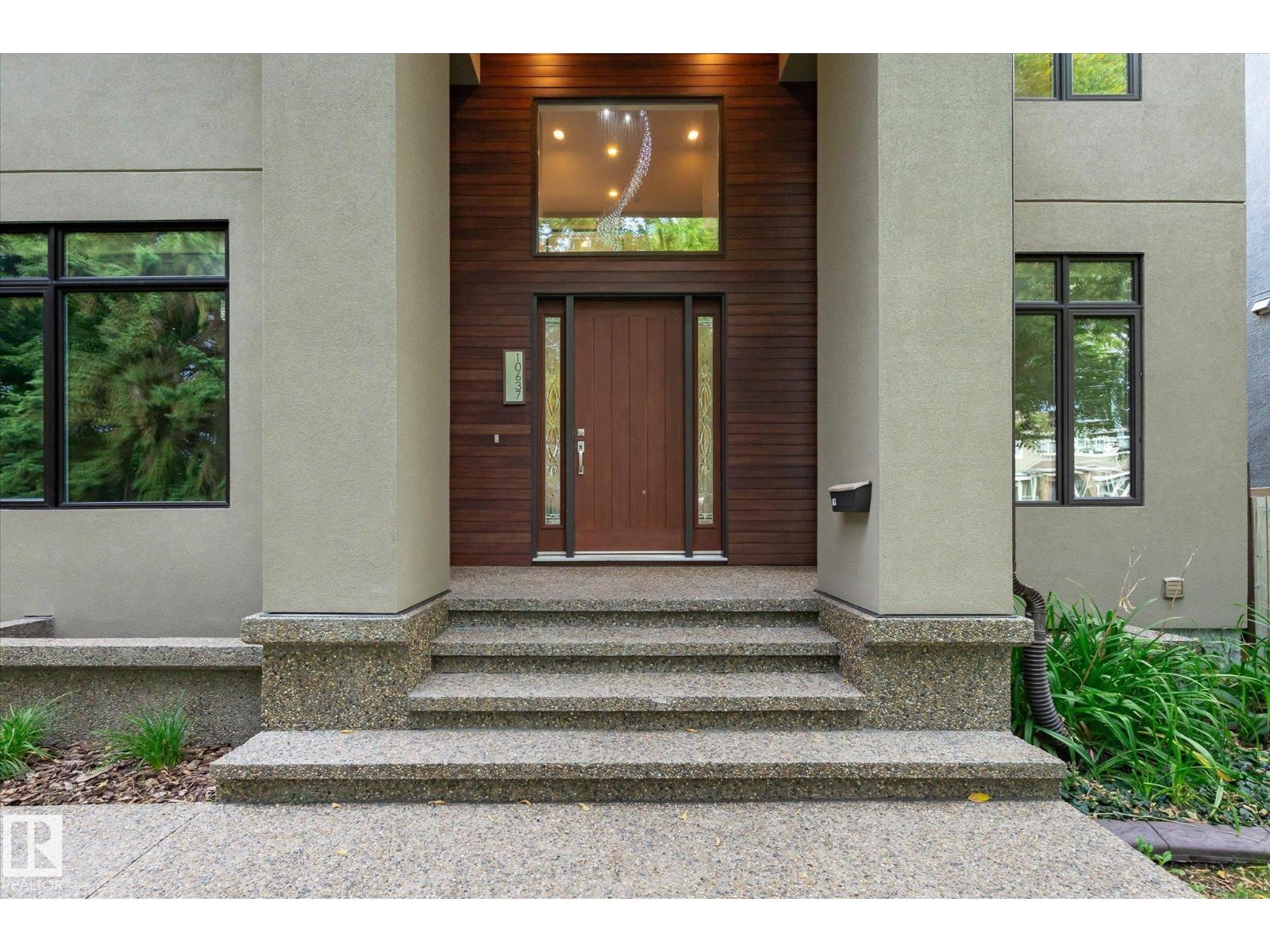 10637 128 ST NW
