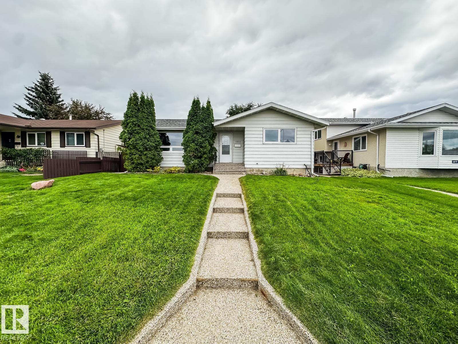 6811 40 AV NW