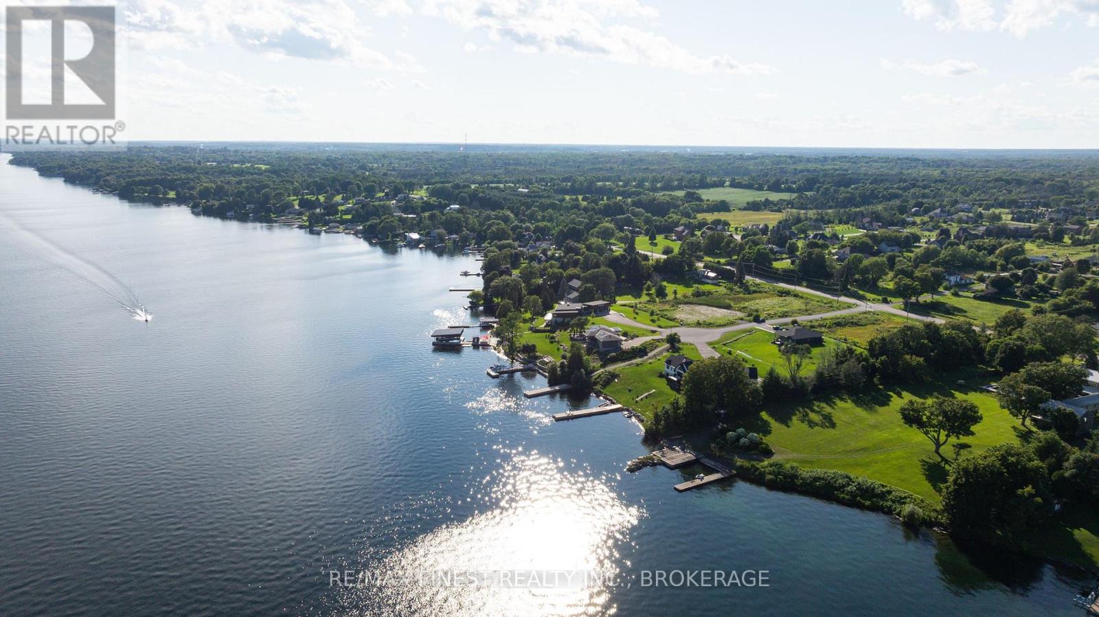 1 SHORESIDE WAY